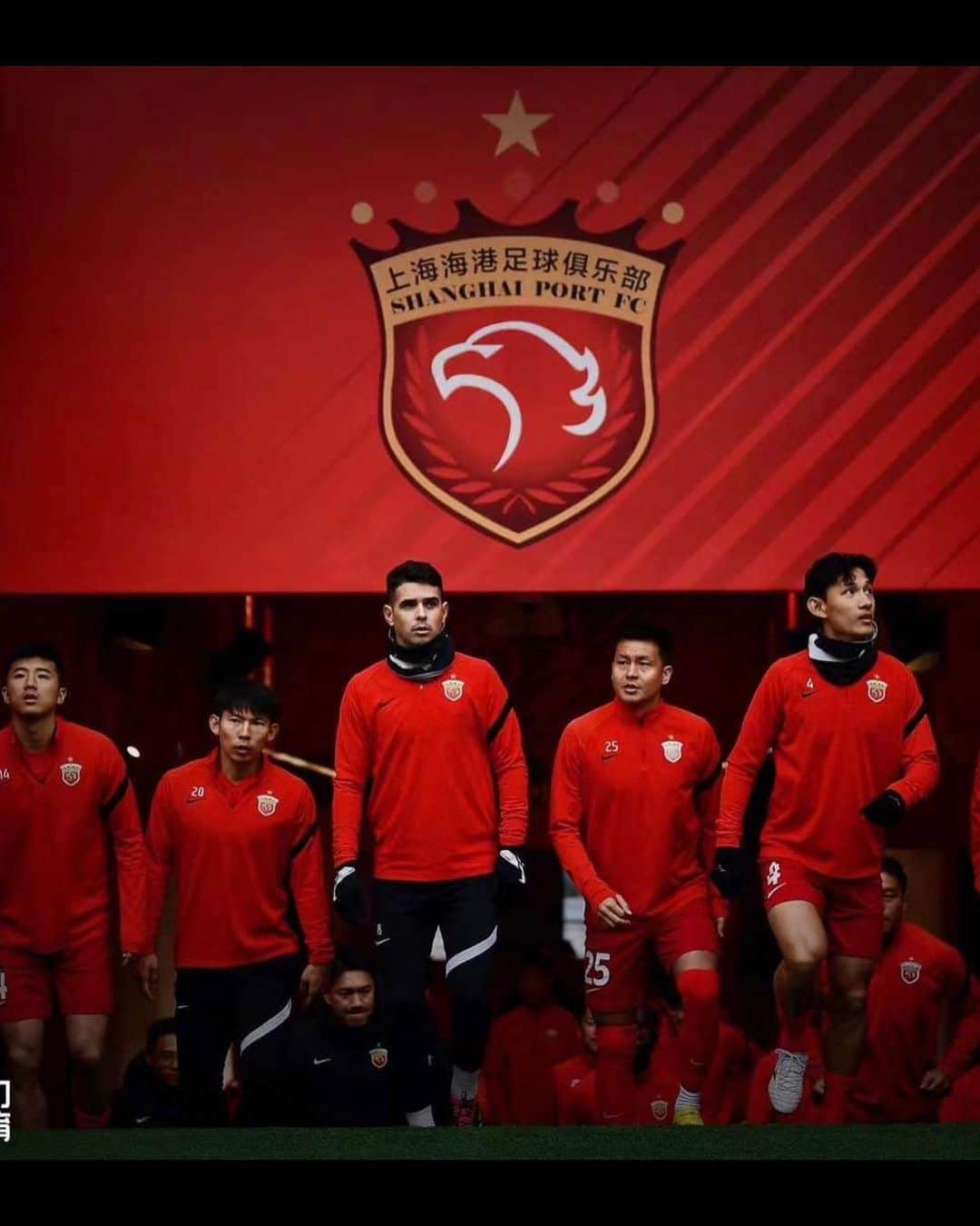 オスカルのインスタグラム：「@shanghaiport 🔴⚽️」