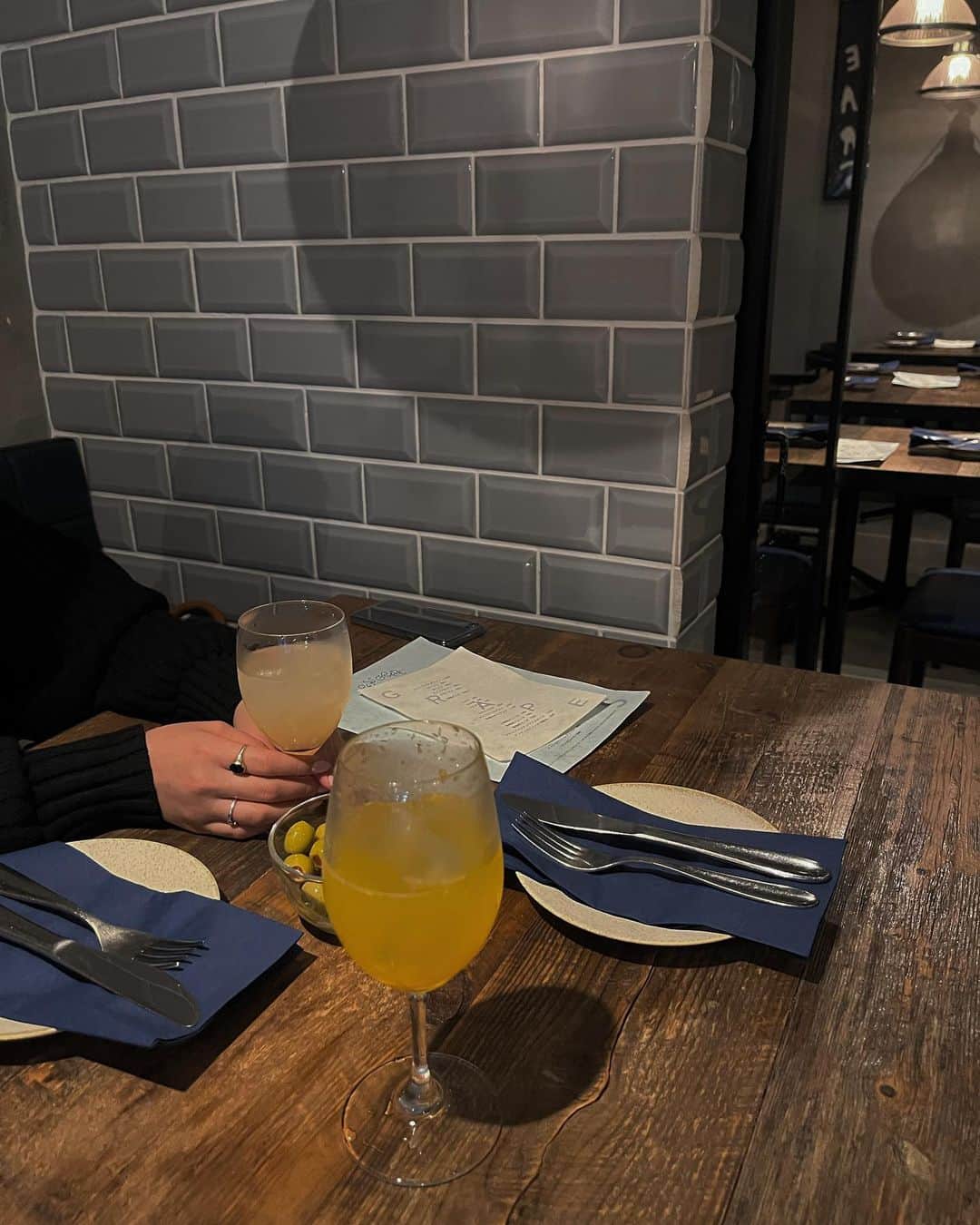 永井美夕さんのインスタグラム写真 - (永井美夕Instagram)「楽しい人と飲むお酒は身体と心にいい影響を与えてくれる🤍🍷🍾」3月24日 23時40分 - miyuu_nagai