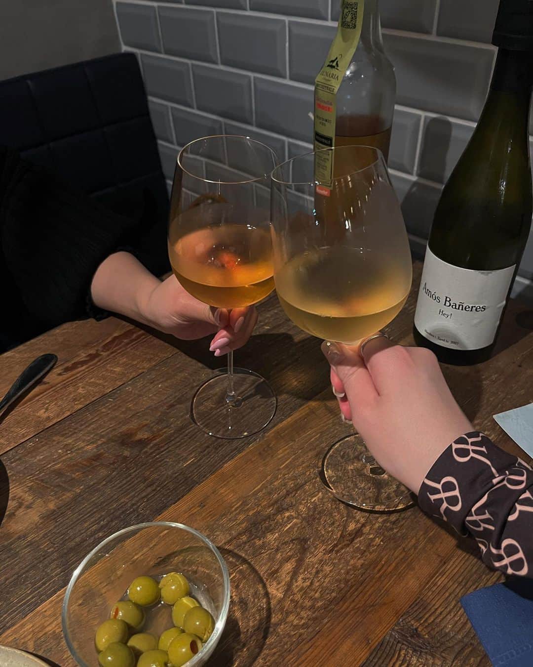 永井美夕さんのインスタグラム写真 - (永井美夕Instagram)「楽しい人と飲むお酒は身体と心にいい影響を与えてくれる🤍🍷🍾」3月24日 23時40分 - miyuu_nagai