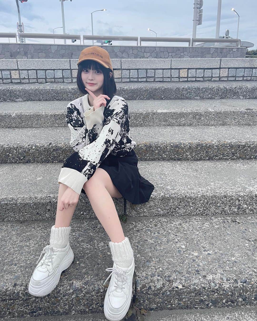 益田珠希のインスタグラム：「初江ノ島 ~~   #アイドル #idol  #2004 #04 #03  #大学生 #fashion  #ootd  #outfit  #ボブ #鎌倉  #小町通り #食べ歩き #江ノ島」