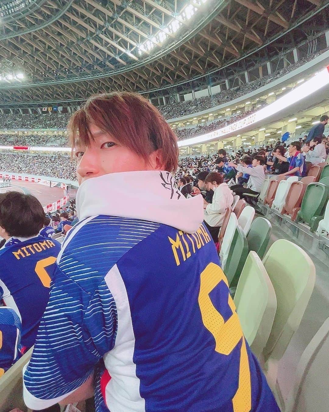 ひらのっちさんのインスタグラム写真 - (ひらのっちInstagram)「サッカー日本代表、ウルグアイ戦、国立へ⚽️初新国立✨久々の代表観戦😊楽しかったー✨ 三笘選手が1番人気なのはよーくわかった👕 #サムライブルー #サッカー #三笘 #三笘薫 #三笘さん #三笘選手 #日本代表 #日本代表サッカー #ウルグアイ代表 #ウルグアイ戦 #国立競技場 #キリンチャレンジカップ」3月24日 23時57分 - hiranocchi