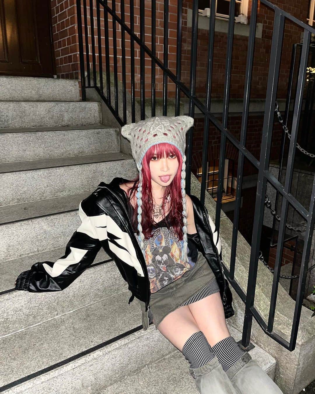なつかのインスタグラム：「l love star sunshineʕ ꈍᴥꈍʔ  WAFFLE STAR BEANIE 𖤐 @newave_star   #pr」