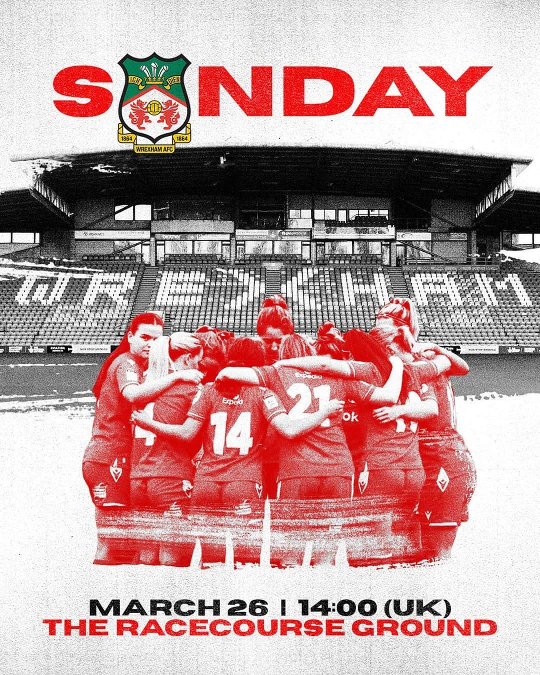 ライアン・レイノルズのインスタグラム：「This Sunday, the @wrexhamafcwomen take the field at the Racecourse Ground. These women have been astonishing all season. Let’s fill the stands with the spirit of ‘78 and belt it out for these heroes… they’ve given their last drop of blood to the town and community all year… See ya there. ⚔️🏴󠁧󠁢󠁷󠁬󠁳󠁿⚔️」