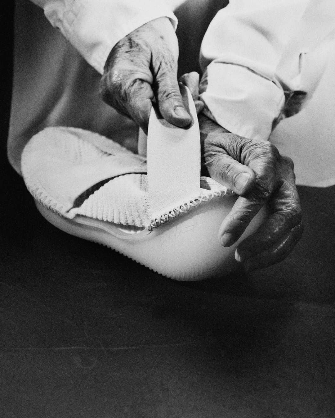 ワイスリーのインスタグラム：「Y-3 ITOGO. ​ Pinnacle production meets craftsmanship and skill, shaping the first footwear offering of Y-3 Atelier. ​ Hand-stitched in two monochromatic colorways, the Y-3 ITOGO is available now at adidas.com/y-3, on CONFIRMED, in store and through select retailers. ​ #adidas #Y3 #YohjiYamamoto」