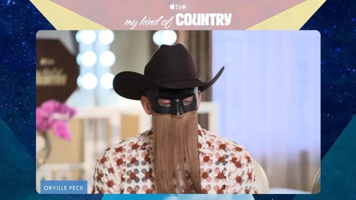 アンソニー・ラモスのインスタグラム：「So excited for MyKindOfCountry which is out now on @appletvplus 🤠  @orvillepeck @mickeyguyton and @jimmieallen are helping to make country music a more diverse place and I am here for it!  Orville Peck, who is up for the Outstanding Music Artist award at the 34th #GLAADawards spoke about how with all the hateful legislation being passed in states like Texas and Tennessee, bringing queer people, people of color, and people from all over the world into country music “is incredibly important, especially now more than ever.”  Peck goes on to say that “I think all three of us feel a very big responsibility for what we represent within country music, where we come from, the things we’re very proud of, our perspectives.” Peck explains that “We took a lot of care to make sure that it felt diverse and represented.”  @spaceykacey @reesewitherspoon @sandboxent @hellosunshine 👏🏽👏🏽👏🏽👏🏽👏🏽」
