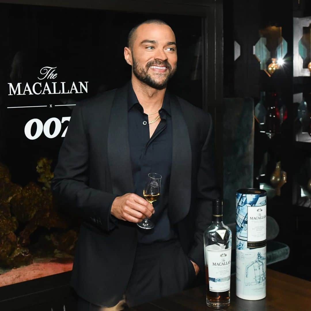 ジェシー・ウィリアムズのインスタグラム：「Toasting to 60 years of Bond, James Bond with @the_macallan squad 🥃 #ad21 #TheMacallan #TheMacallanx007」