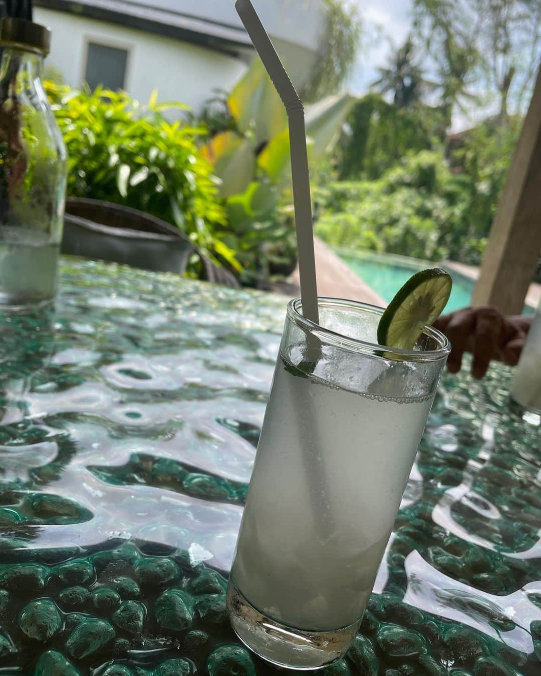 榎本温子さんのインスタグラム写真 - (榎本温子Instagram)「I recommend Villa Mana Sari for staying at Ubud in Bali.  Beautiful infinity pool...good hospitality...best for private relaxation... You can make a reservation on booking.com.  #bali #ubud #balihotel #ubudhotel #ubudvilla #manasari #manasaribali」3月25日 1時01分 - atsuko_bewe