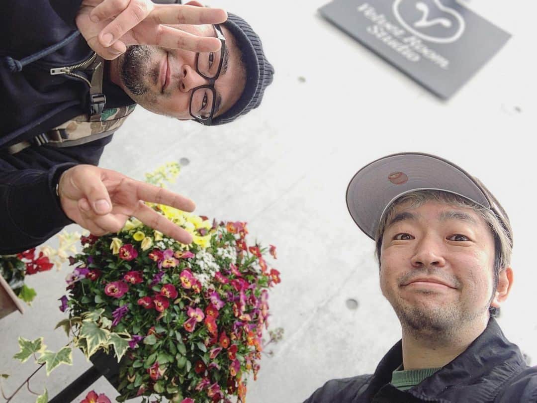 のインスタグラム：「3/25放送分録りました📢 📻キンモクセイのササキでシライな月末ラジオ ▼FM HOT 839（エフエムさがみ83.9MHz） ▼毎月第4土曜日20時～（再放送翌日日曜日12時～） ▼アプリ http://fmplapla.com/fmsagami/ ▼メール kinmokusei.info@gmail.com ▼提供 #ドローンラウンジジュピター  #キンモクセイ #キンモク #fmhot839 #月末ラジオ」