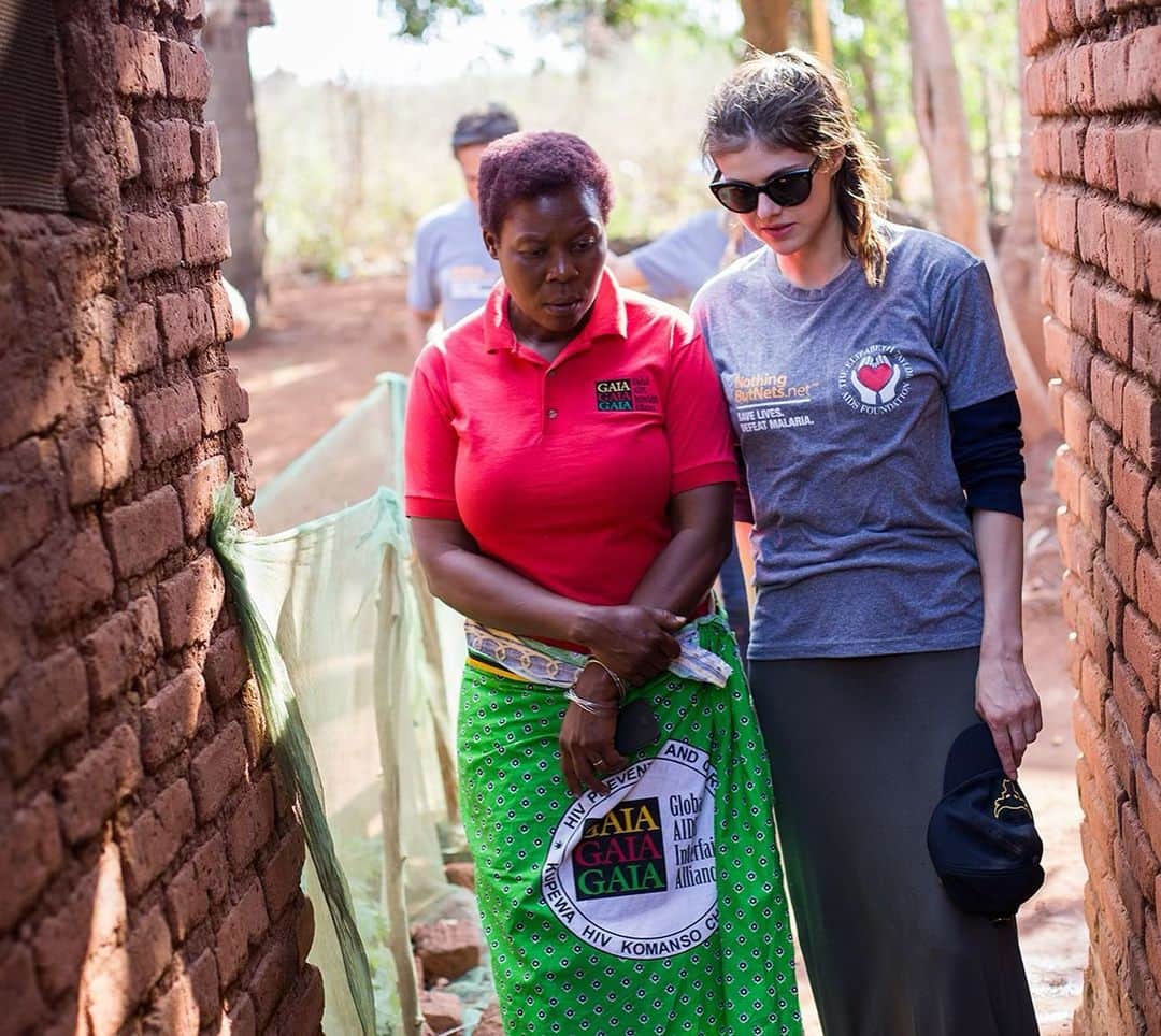 アレクサンドラ・ダダリオさんのインスタグラム写真 - (アレクサンドラ・ダダリオInstagram)「A few years ago, I had the great pleasure to travel to Malawi to see first-hand the work that was being done to help prevent the spread of HIV and malaria. Clinics are set up and funded by organizations including @elizabethtayloraidsfoundation. These clinics save lives through education and access to vital medical support that is otherwise unreachable for many. Recently, a cyclone has hit the region. The news of this broke my heart, and GAIA, the organization on the ground in Malawi, is doing everything they can to help the 363 thousand people displaced, who are suffering from loss, food shortages and lack of healthcare. I just donated to support the ongoing work, and you can get involved too. Thank you for taking the time to read! Link in bio to donate @gaiaglobalhealth」3月25日 1時58分 - alexandradaddario