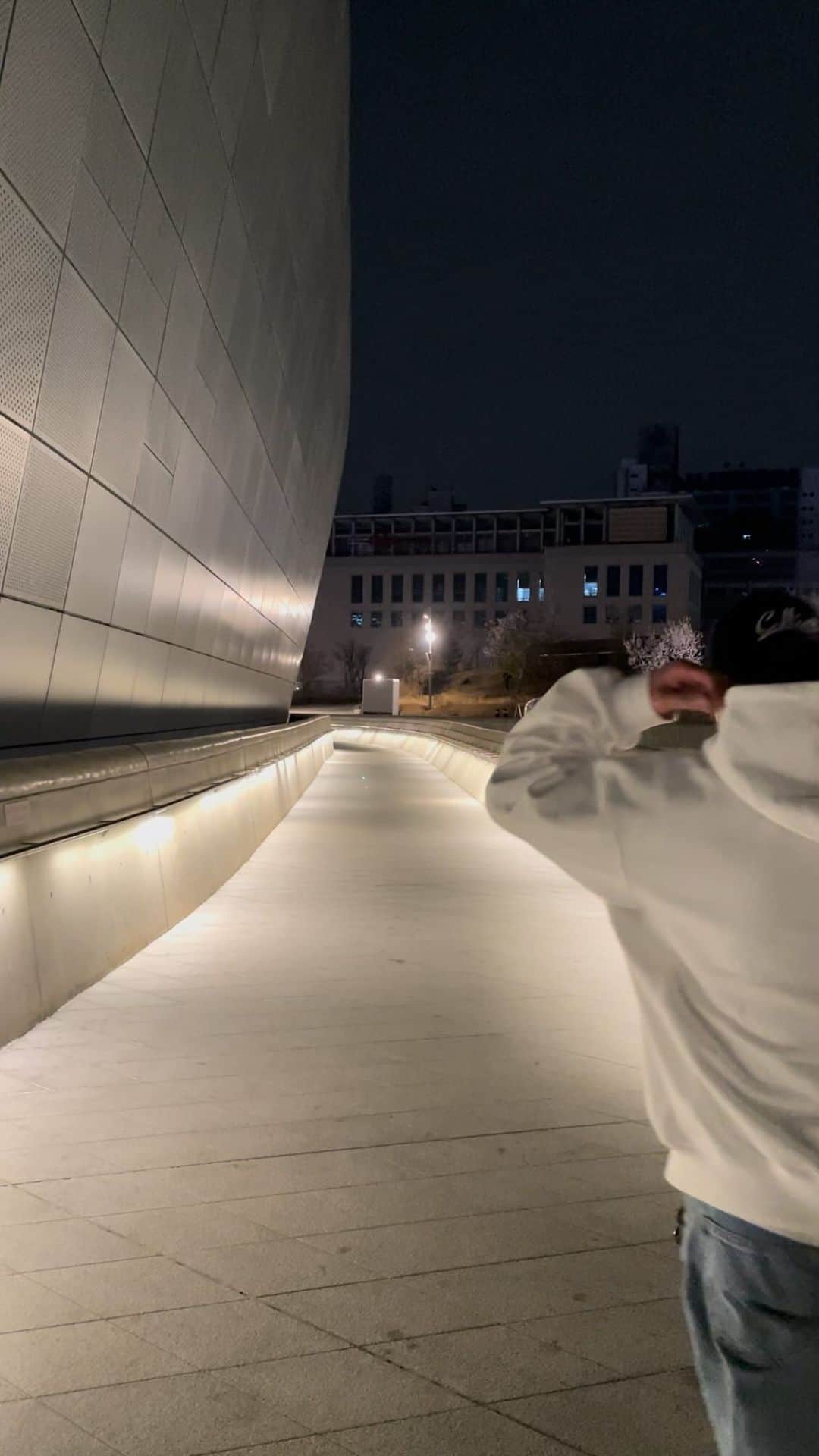 ビボム のインスタグラム：「약간 드림하이 재질 🤦🏻‍♂️😂🥹 Night Dancer 🕺🏻💃🏻 #nightdancer #imase #challenge #nightdancerchallenge」