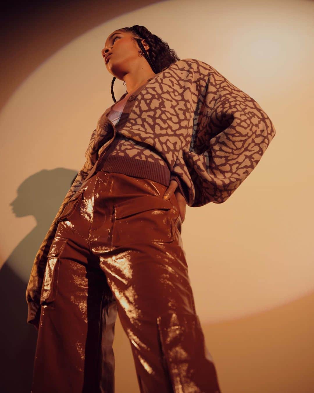 Jordanさんのインスタグラム写真 - (JordanInstagram)「The Elephant Print Cardigan reimagines the iconic pattern with plush fabric all over this comfy silhouette.  Enjoy a buttoned front you can adjust to fit just right while staying warm and cozy with ribbed cuffs and hem. See even more looks in our bio.」3月25日 2時19分 - jumpman23