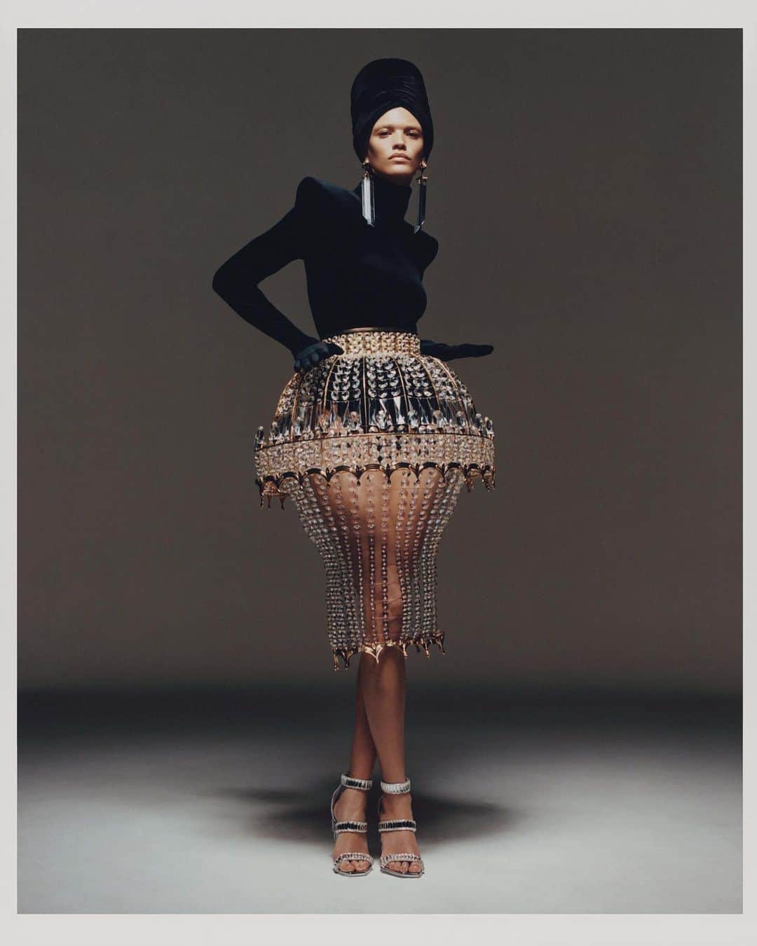 バルマンのインスタグラム：「THIQUE RENAISSANCE COUTURE by @beyonce x @balmain  Balmain Creative Director - @olivier_rousteing @parkwood Creative Team  Photographer - @louiebanksstudio Lead Stylist - @marnixmarni   Principle Hair Stylist - @nealfarinah Principle Makeup Artist - @rokaelbeauty Hair Stylist - @jawaraw Makeup Artist -@hollysilius Manicurist - @nails_by_yoko   Casting - @bitton   TALENT @iamkerolyn   SPECIAL THANKS TO THE BALMAIN AND PARKWOOD TEAMS」