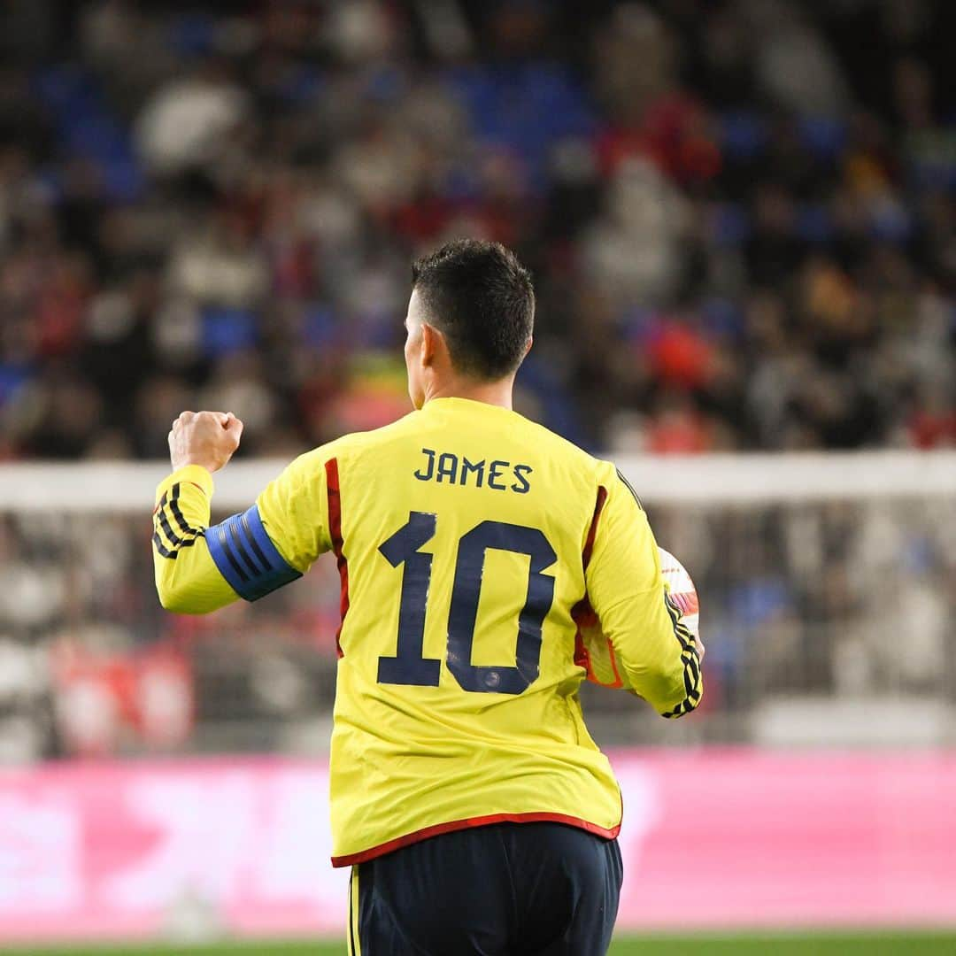 ハメス・ロドリゲスのインスタグラム：「Siempre por más. 🇨🇴」