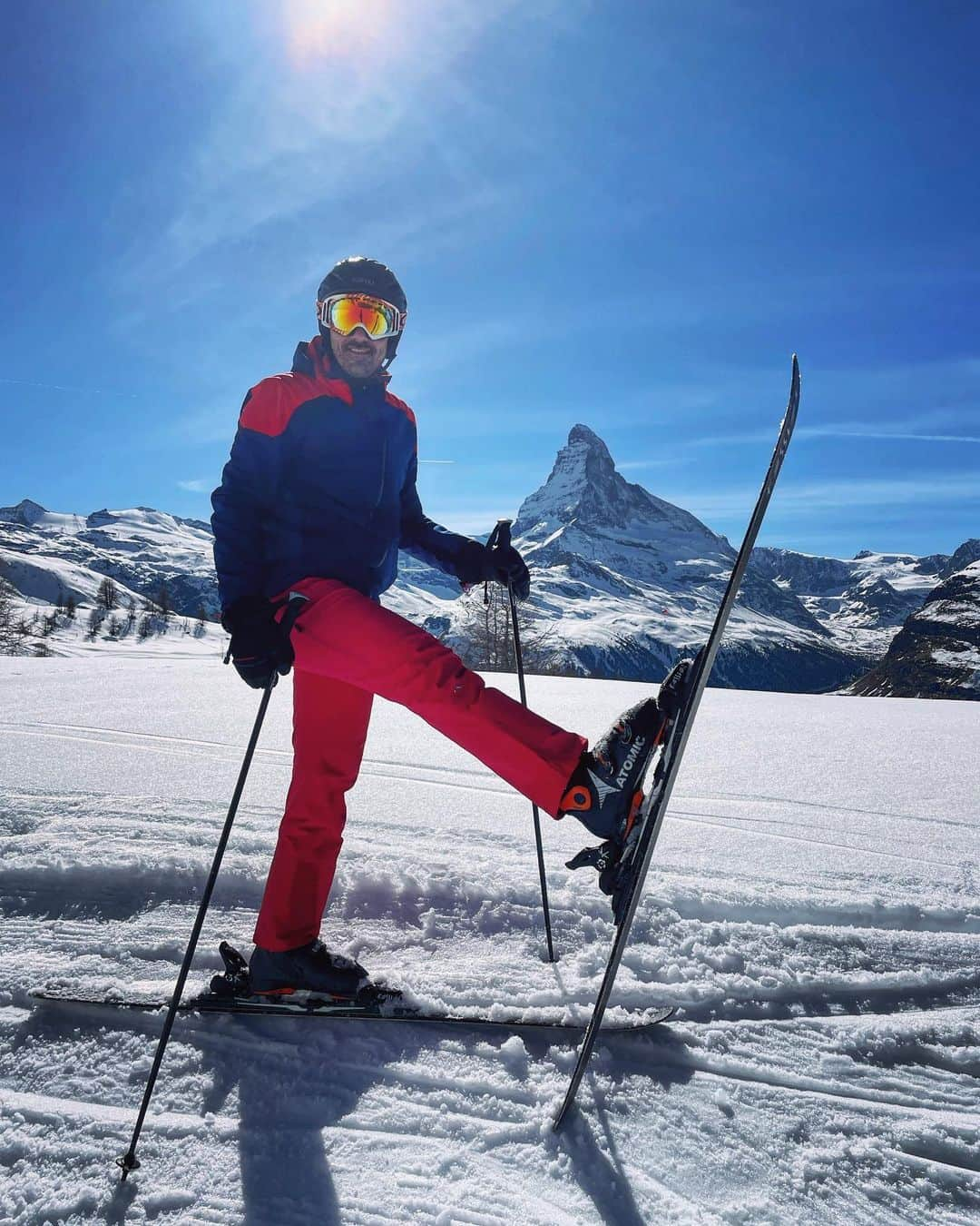 ファビアン・カンチェラーラのインスタグラム：「Sunny day on the beautiful slopes of @zermatt.matterhorn 🤩🏔️ Thanks for the hospitality @zermatt.matterhorn 🙏🏼 can‘t wait to be back with @chasingcancellara on September 16 🚴🏽‍♂️  #TeamCancellara #ChasingCancellara #zurichZermatt」