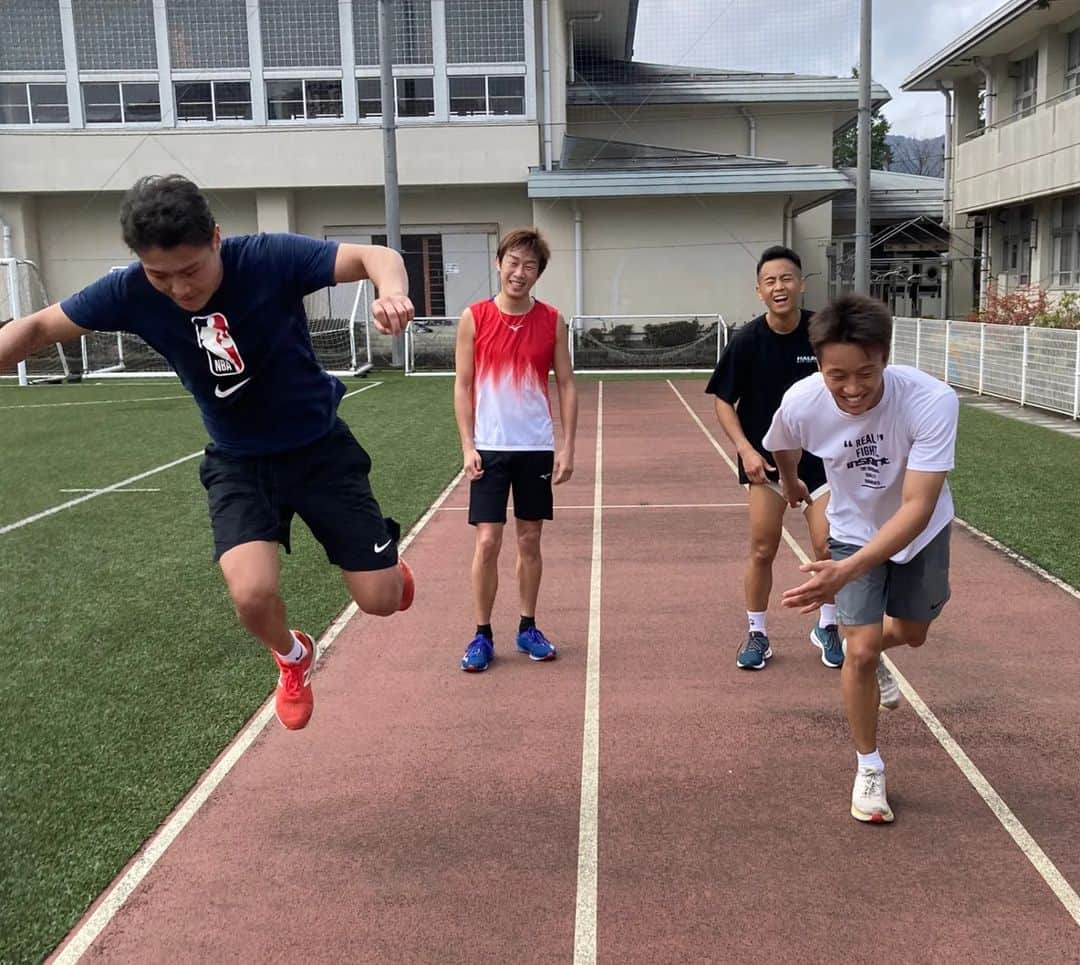 清水聡さんのインスタグラム写真 - (清水聡Instagram)「箱根合宿！ 無事に2日目が終了しました！ 足が千切れそうな程に筋肉痛ですが楽しくやっております😂 明日ラスト頑張ります🙌 #ボクシング　#箱根 #boxing #camp 　 #training　#japan #hakone #sport」3月25日 2時57分 - satoshishimizu0313