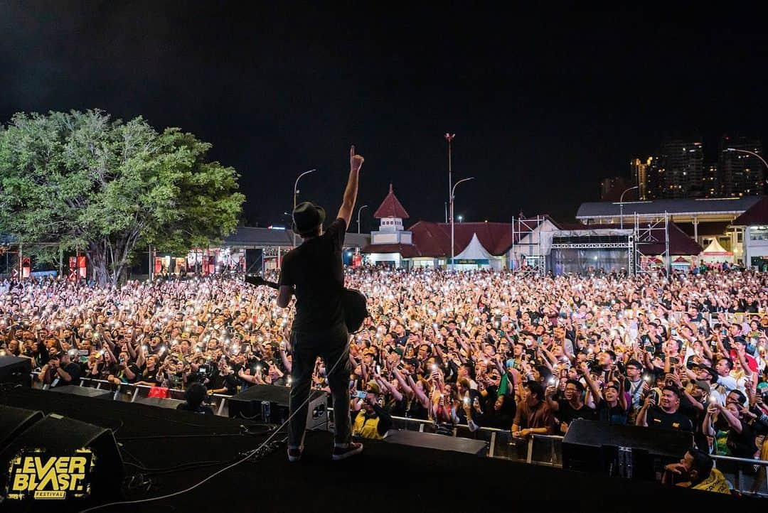 ダン・エストリンさんのインスタグラム写真 - (ダン・エストリンInstagram)「Still Going 🐇♾️ Jakarta, Indonesia. March 5 2023 💜 #hoobastank」3月25日 2時57分 - danielestrin