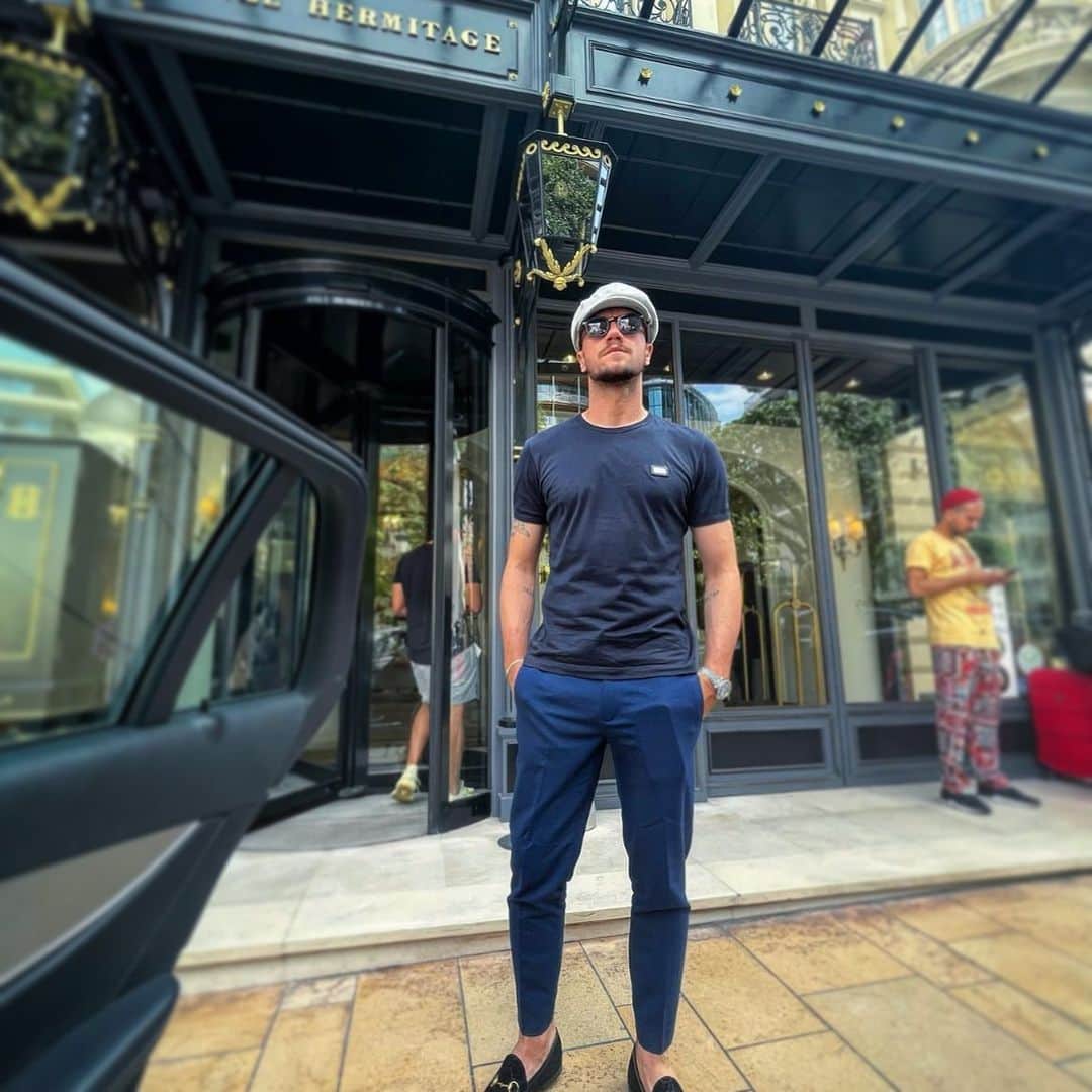 エルミン・ビチャクチッチのインスタグラム：「ᗯᗩᑎᗪEᖇᒪᑌ𝕊T  (𝚗.) 𝚊 𝚜𝚝𝚛𝚘𝚗𝚐 𝚍𝚎𝚜𝚒𝚛𝚎 𝚏𝚘𝚛 𝚘𝚛 𝚒𝚖𝚙𝚞𝚕𝚜𝚎 𝚝𝚘 𝚠𝚊𝚗𝚍𝚎𝚛 𝚘𝚛 𝚝𝚛𝚊𝚟𝚎𝚕 𝚊𝚗𝚍 𝚎𝚡𝚙𝚕𝚘𝚛𝚎 𝚝𝚑𝚎 𝚠𝚘𝚛𝚕𝚍  #flashbackfriday #memories #monaco #potd」