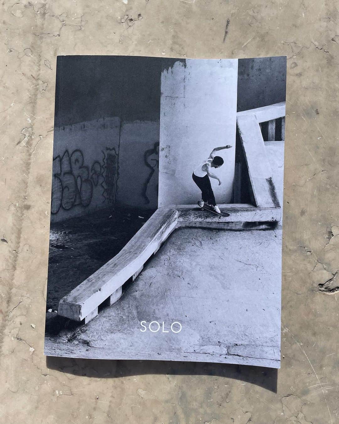 オースティン・ジレットのインスタグラム：「Thank you @soloskatemag for the cover of the latest issue shot by my landlord/ roommate/ dear friend and ever so talented @magdawosinskastudio   If you’re in Portugal, let’s get you out tomorrow evening for the magazine release party @popskateshop 5pm until you can’t walk」