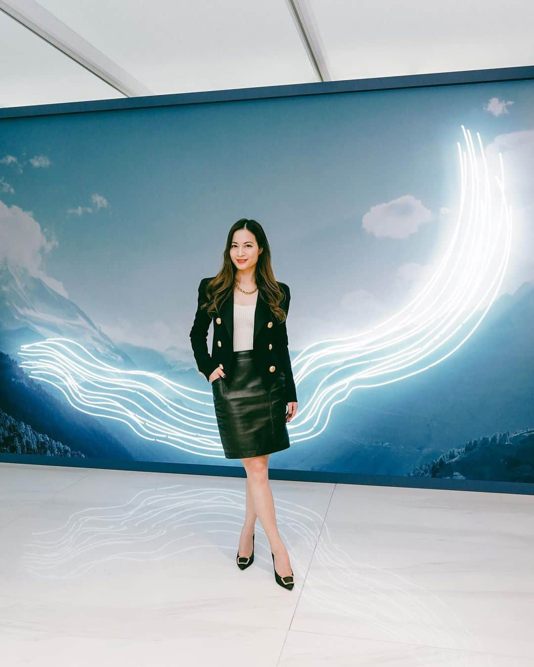 Ruby Kwanさんのインスタグラム写真 - (Ruby KwanInstagram)「La Prairie X Art Basel “Light as Air”  Experience the purest breeze from Switzerland inspired by La Prairie’s iconic White Caviar collection. 🤍 The installation by @chankalun, the one and only female neon artist in Hong Kong. Check them out at the Art Basel Lounge and Tai Kwun.   @laprairie @artbasel @taikwun.hk  #LaPrairiexArtBasel #LightAsAir #WhiteCaviar #LaPrairie #ArtBasel #rubykwan   Outfit: Tube top, leather skirt & shoes @ysl #saintlaurent  Jacket @balmain #balmain  Bag @balenciaga #balenciagahourglass」3月25日 3時36分 - rougecloset