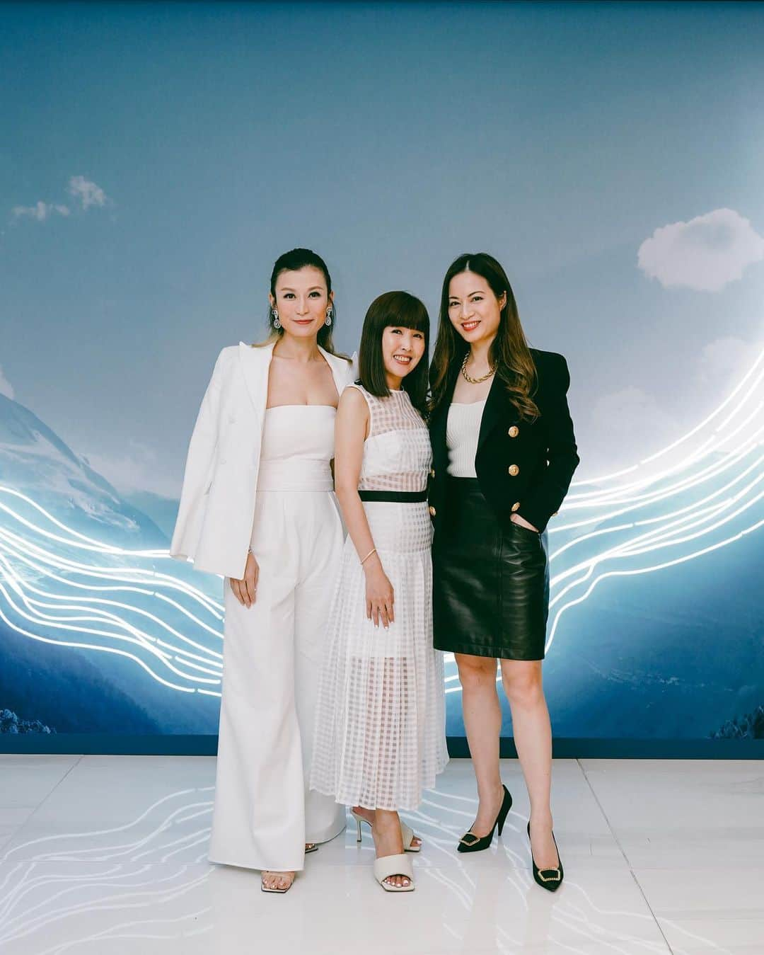 Ruby Kwanさんのインスタグラム写真 - (Ruby KwanInstagram)「La Prairie X Art Basel “Light as Air”  Experience the purest breeze from Switzerland inspired by La Prairie’s iconic White Caviar collection. 🤍 The installation by @chankalun, the one and only female neon artist in Hong Kong. Check them out at the Art Basel Lounge and Tai Kwun.   @laprairie @artbasel @taikwun.hk  #LaPrairiexArtBasel #LightAsAir #WhiteCaviar #LaPrairie #ArtBasel #rubykwan   Outfit: Tube top, leather skirt & shoes @ysl #saintlaurent  Jacket @balmain #balmain  Bag @balenciaga #balenciagahourglass」3月25日 3時36分 - rougecloset