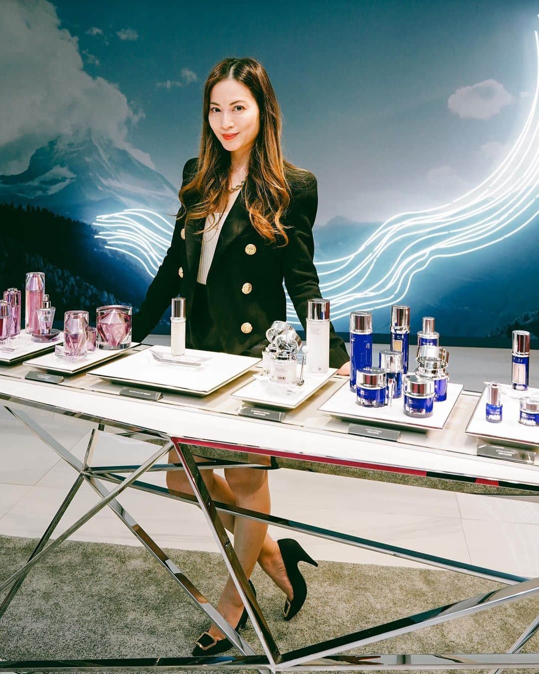Ruby Kwanさんのインスタグラム写真 - (Ruby KwanInstagram)「La Prairie X Art Basel “Light as Air”  Experience the purest breeze from Switzerland inspired by La Prairie’s iconic White Caviar collection. 🤍 The installation by @chankalun, the one and only female neon artist in Hong Kong. Check them out at the Art Basel Lounge and Tai Kwun.   @laprairie @artbasel @taikwun.hk  #LaPrairiexArtBasel #LightAsAir #WhiteCaviar #LaPrairie #ArtBasel #rubykwan   Outfit: Tube top, leather skirt & shoes @ysl #saintlaurent  Jacket @balmain #balmain  Bag @balenciaga #balenciagahourglass」3月25日 3時36分 - rougecloset
