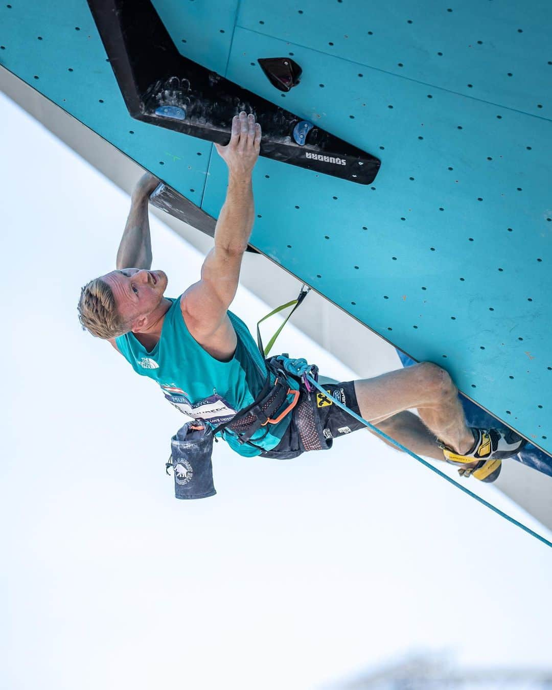 ヤコブ・シューベルトのインスタグラム：「Enjoying some great days rockclimbing and at the same time getting ready for this!   Pic from the European Championships by @janvirtphotography  • • @mammut_swiss1862 @gloryfy_unbreakable @raiffeisentirol @subaru_austria @lasportivagram @thecrag_worldwide  #climbing #competitionclimbing #klettern #climb #athlete #sportsphotography」