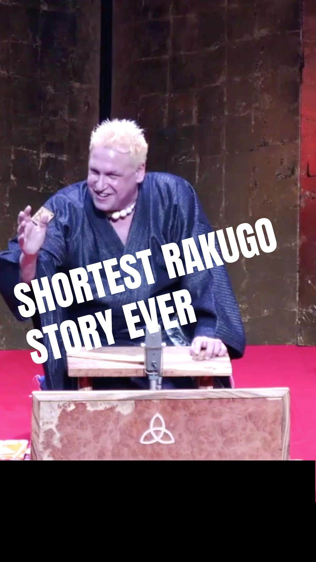 桂三輝のインスタグラム：「Shortest Rakugo Ever... Perhaps, I guess it depends on how quick you say it!   This was recorded on Broadway last week!  Now performing Rakugo in New York and London!  #rakugo #japanesecomedy #英語落語 #katsurasunshine #ブロードウェイ#londonwestend」