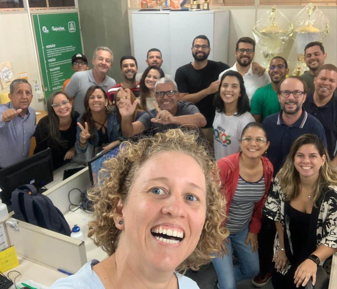のインスタグラム：「Hoje foi massa… nos mantemos unidos e andando no mesmo trilho. Recife tem muita gente boa cuidando de esportes na cidade. Pensou em esportes de Participação, Educação e Rendimento? Pronto… essa galera mata no peito! @prefeiturarecife 🤜🏽✨🤛🏼 @joaocampos」