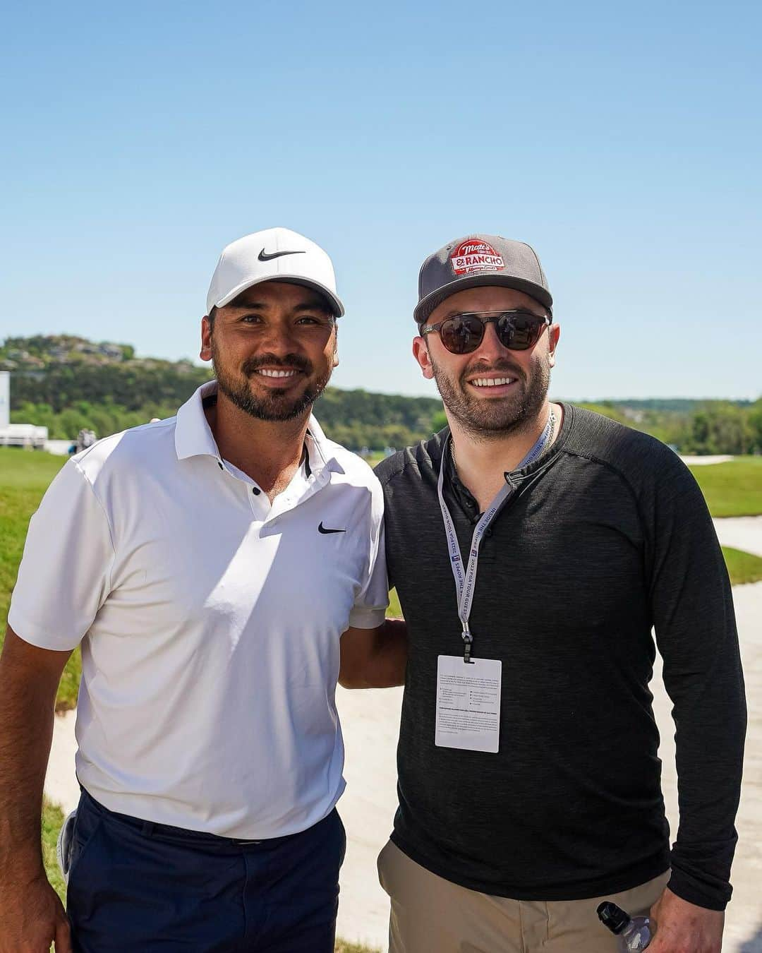 ジェイソン・デイのインスタグラム：「Good to have @bakermayfield on the course today!」