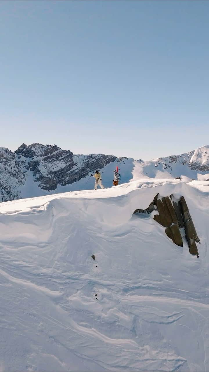 マウンテンハードウェアのインスタグラム：「Buckle up with Backcountry Gearheads @cammprice and @alexquitiquit as they tame all 16 lines of Wolverine Cirque in Big Cottonwood Canyon–on a time crunch.   This short film was made in partnership with @backcountry and @goretexna. (Link in bio.)」