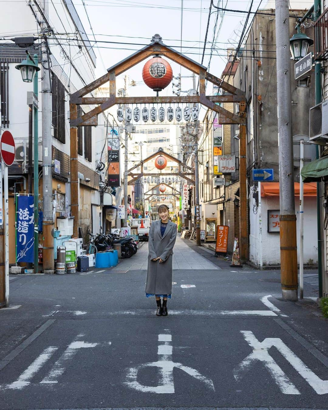 横浜市さんのインスタグラム写真 - (横浜市Instagram)「／ 横浜魅力発信アンバサダー　高城れにが紹介するおすすめスポット♪ ＼ 野毛編   「みなさん、野毛って知ってますか～？ 渋くて美味しいもつ焼き、焼き鳥、海鮮料理屋から、オシャレなイタリアンやバルまで、多種多様な飲食店が建ち並ぶ、横浜きっての繁華街なんです。最近私もめっちゃハマっちゃって、よく通っています♪　みなさんも一度、ディープな横浜を覗きに来てくださいね🍺」   @takagireni_official #myyokohama   #takagireni #高城れに #ももいろクローバーz #ももクロ #野毛 #yokohama #darlingescapes #beautifuldestinations #artofvisuals #somewheremagazine #discoverglobe #travelawesome #passionpassport #lovejapan #explorejapan #japanlife #japanfocus #japan_vacations #japanrevealed #よこはま #ヨコハマ #横浜」4月13日 19時00分 - findyouryokohama_japan