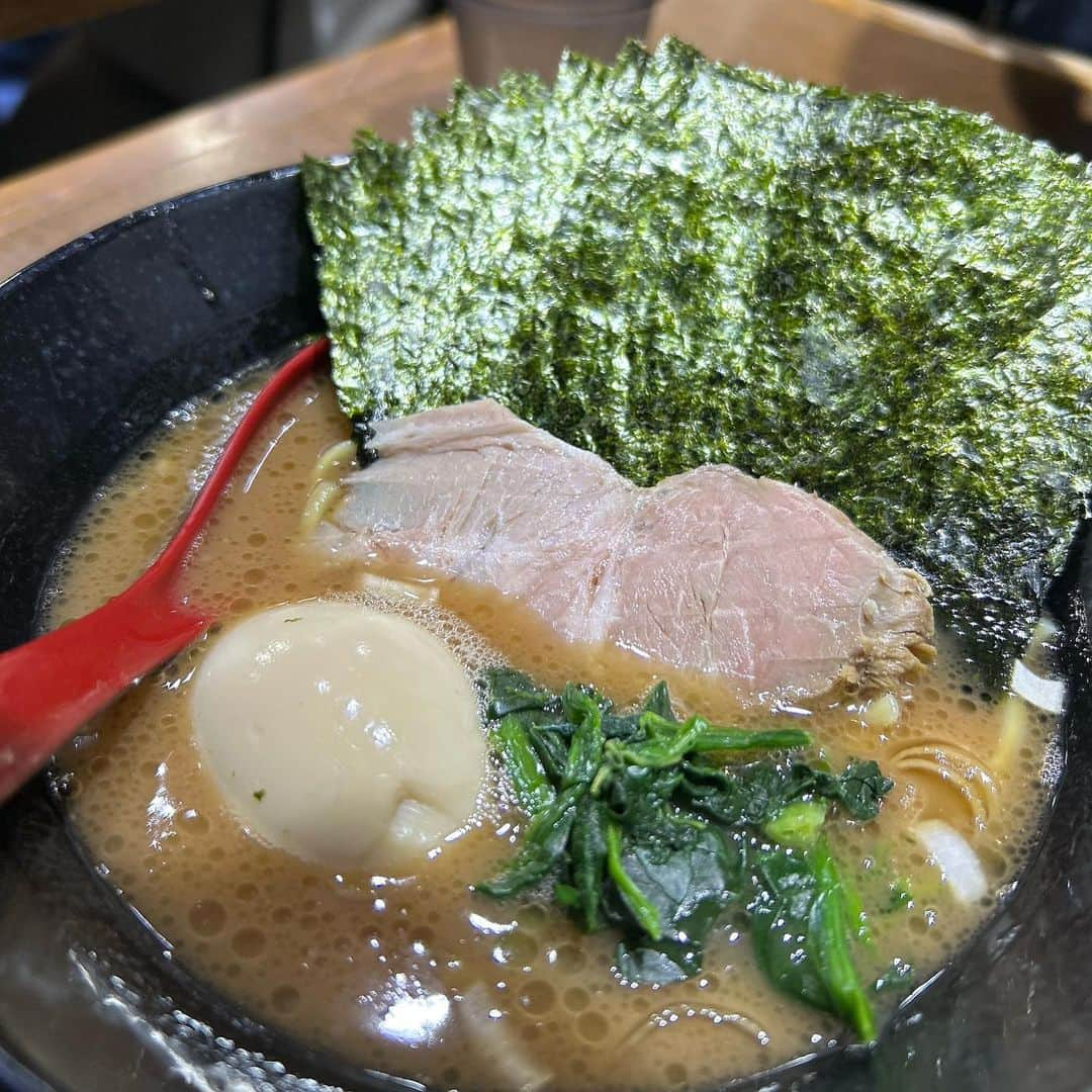 堤ゆきみさんのインスタグラム写真 - (堤ゆきみInstagram)「最近投稿に載せてないからか、ラーメン前みたいに食べてますか？とDMが何個かありましたので....きちんと食べてます🍜笑  麺好きすぎて大変だ😮‍💨  ご飯の写真ありすぎるから色々載せようかな...  #ラーメン #つけ麺 #麺好き」3月25日 14時58分 - yukimi_tsutsumi