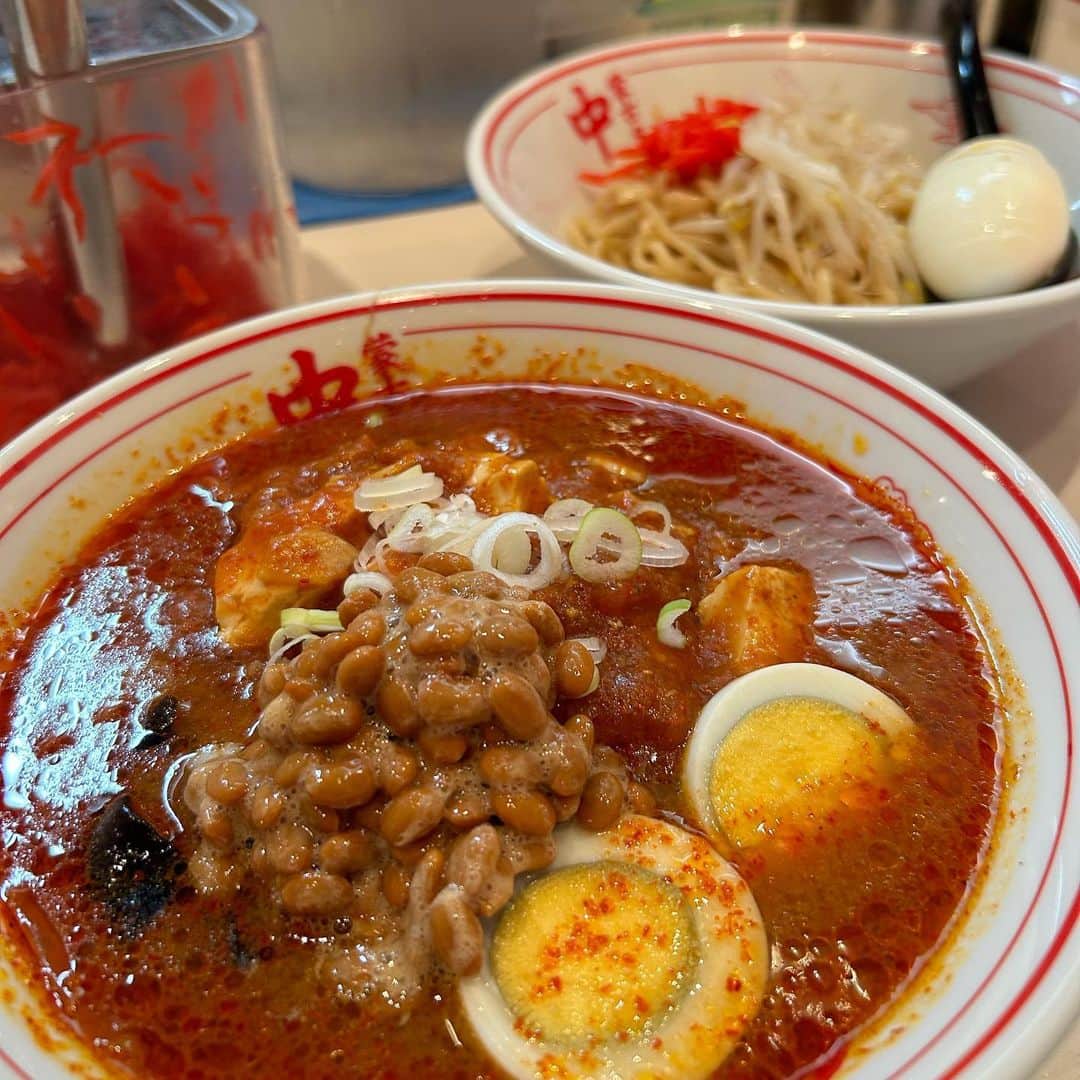 堤ゆきみのインスタグラム：「最近投稿に載せてないからか、ラーメン前みたいに食べてますか？とDMが何個かありましたので....きちんと食べてます🍜笑  麺好きすぎて大変だ😮‍💨  ご飯の写真ありすぎるから色々載せようかな...  #ラーメン #つけ麺 #麺好き」