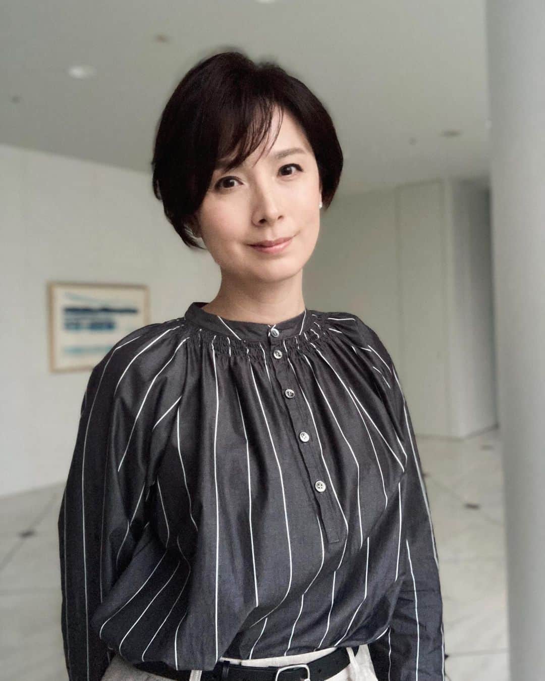 野村真季のインスタグラム：「ANNニュース #着用衣装   1〜3枚目 3/18 朝ニュース/昼ニュース  4〜7枚目 3/20 午後ニュース  #テレビ朝日 #アナウンサー #アナウンサー衣装 #ootd #40代コーデ #40代ファッション #50代ファッション #大人コーデ #大人ファッション  #野村真季」