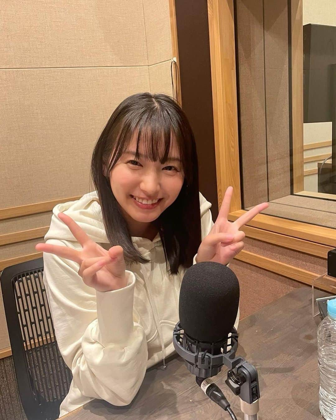 志田音々さんのインスタグラム写真 - (志田音々Instagram)「📻ひとり喋り‼︎☺︎  【お知らせ】  3月26日(日)19:30〜 MBSラジオ 『志田音々のねねまるラジオ』 ぜひお聴きください😊🍀  初めてのひとり喋りラジオ☺︎ #ノーギャラジオ シーズン4で 優勝させて頂いたご褒美企画です✨  アプリradikoでお聴きできます☁️」3月25日 15時35分 - shida_nene0715