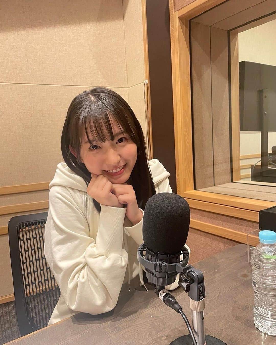 志田音々のインスタグラム：「📻ひとり喋り‼︎☺︎  【お知らせ】  3月26日(日)19:30〜 MBSラジオ 『志田音々のねねまるラジオ』 ぜひお聴きください😊🍀  初めてのひとり喋りラジオ☺︎ #ノーギャラジオ シーズン4で 優勝させて頂いたご褒美企画です✨  アプリradikoでお聴きできます☁️」