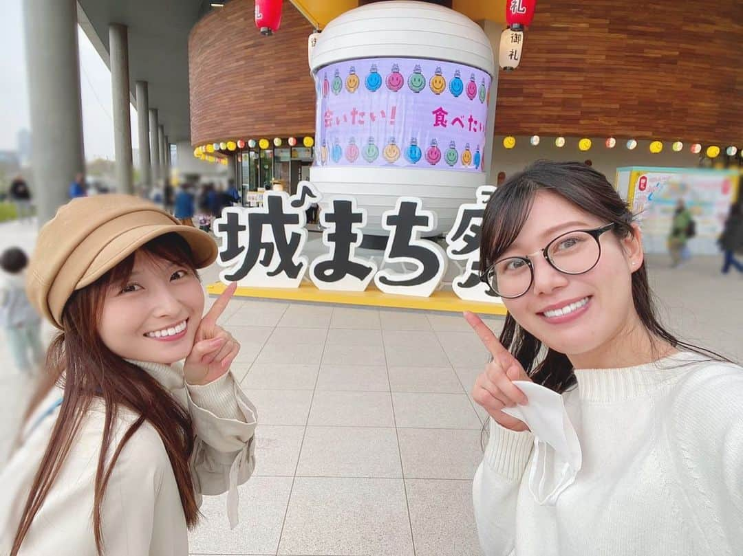 佐藤佳奈のインスタグラム：「足立と城まち祭🏯  たくさん食べて体験して大満足😆  高岡さんのフリップ解説も見学できました！笑  読売テレビ周辺で明日26日(日)までの開催です！ 明日は雨予報ですが、ご家族みなさんで楽しんでいただけるイベントですので是非傘を持って暖かい服装でお越しください☂️🌸  #城まち祭 #読売テレビ #ytv #すまたん #関西情報ネットten #そこまで言って委員会np  #大阪ほんわかテレビ  #あさパラs  #秘密のケンミンshow極」