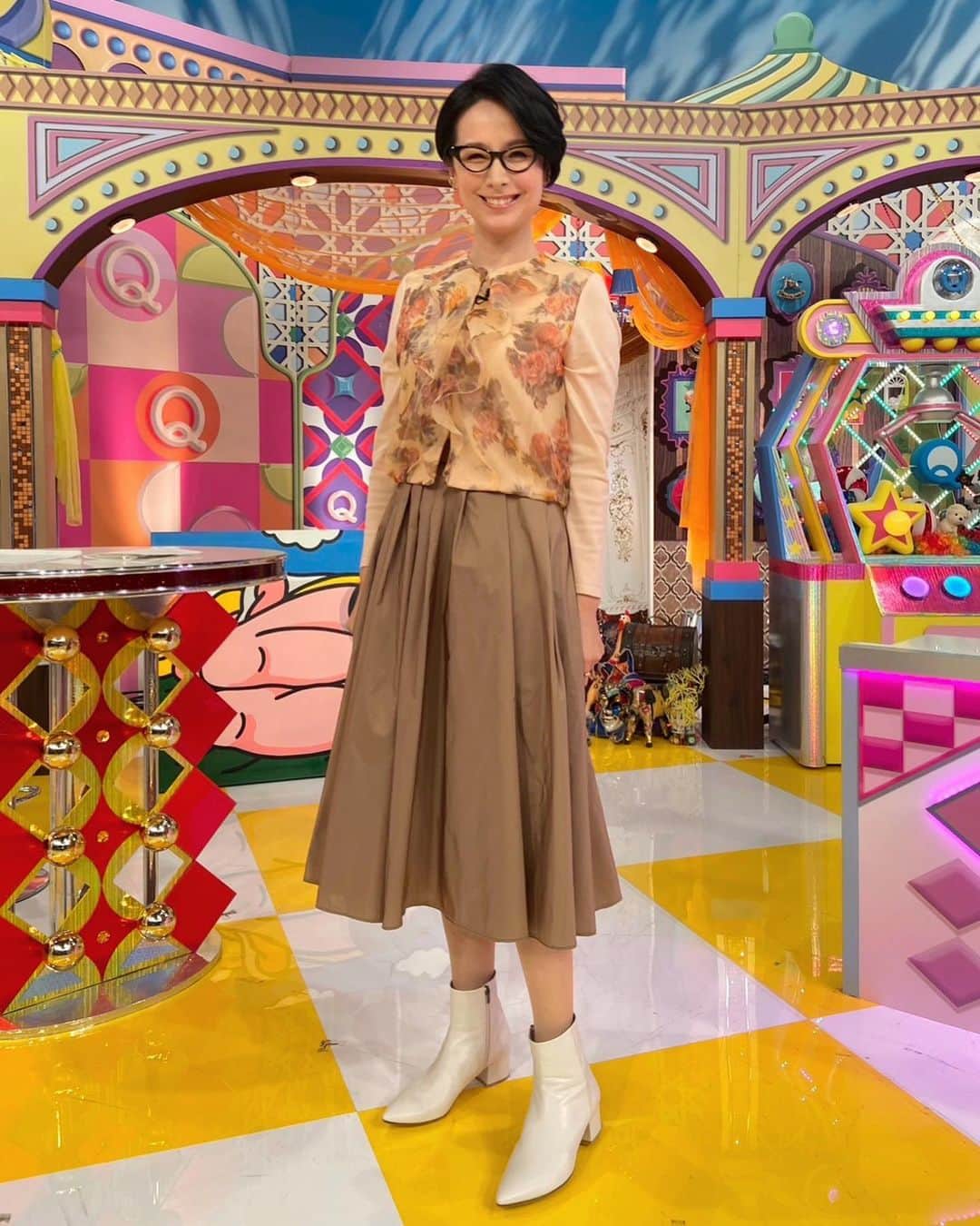 野村真季のインスタグラム：「#有吉クイズ #着用衣装   こちらは3/7放送分。まだTverで見られます！  #テレビ朝日 #アナウンサー #野村真季 #野村アナ」