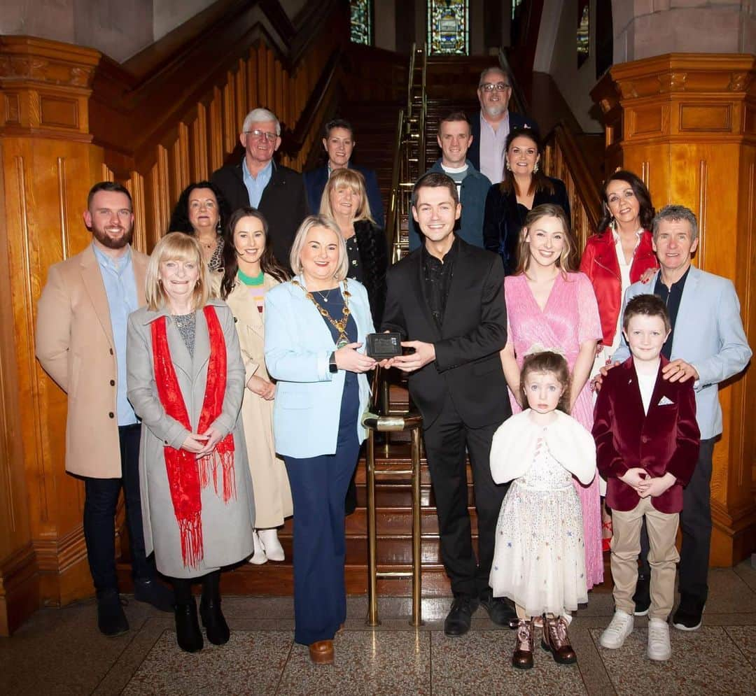 ダミアン・マクギンティーさんのインスタグラム写真 - (ダミアン・マクギンティーInstagram)「An unbelievable honour today to have the Mayor of Derry host a Civic reception to mark the achievements in my career so far.  A really proud and humbling day for me and my family ❤️」3月25日 6時59分 - damianmcginty