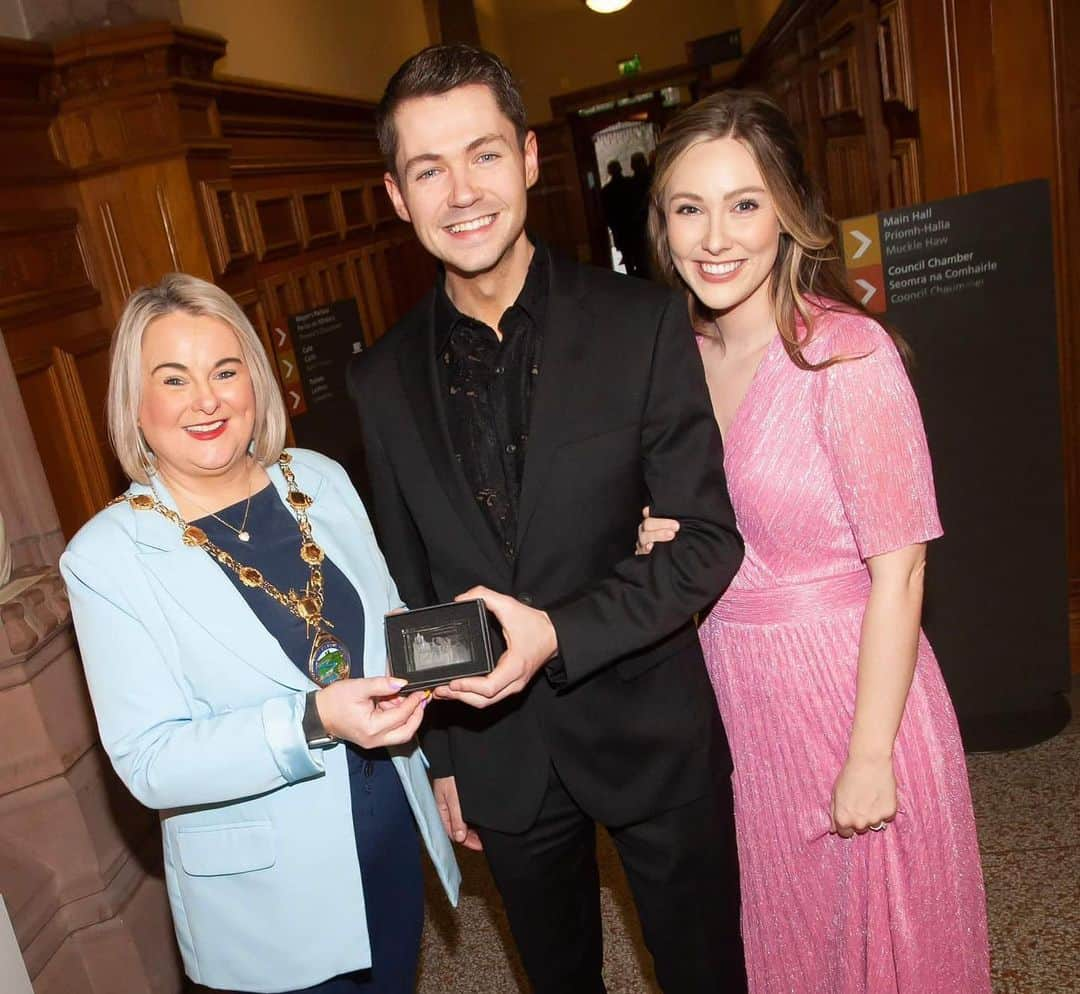 ダミアン・マクギンティーさんのインスタグラム写真 - (ダミアン・マクギンティーInstagram)「An unbelievable honour today to have the Mayor of Derry host a Civic reception to mark the achievements in my career so far.  A really proud and humbling day for me and my family ❤️」3月25日 6時59分 - damianmcginty