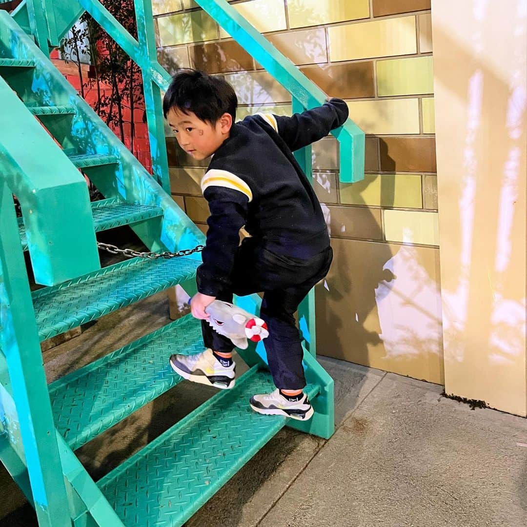 MII MAMAのインスタグラム：「. . . 👦🏽👦🏽👦🏽 ------------------------------------------ 🔎White Style mi mama 良かったらチャンネル登録お願いします🙇🏽‍♀️ #YouTube#ユーチューバー#主婦ユーチューバー#MIIMAMA#チャンネル登録お願いします#2児ママ#年子ママ#ギャルママ#ぎゃるまま#アラサーママ#アラサー#30代#30代ママ#ホワイトインテリア#モノトーンインテリア#シンプルな暮らし#収納#ホワイト収納#イチナナ#イチナナライバー#専属ライバー#主婦ライバー#17LIVE#主婦YouTuber#ママYouTuber#ママライバー#幼稚園ママ#小学生ママ」