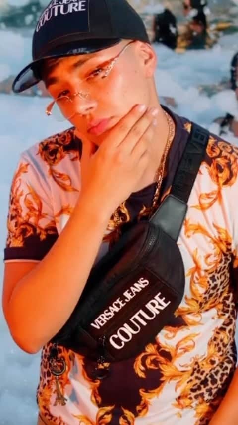 アルトゥーロ・ビダルのインスタグラム：「Ese culito es mío!!! 👑🔥💪🏽🇨🇱 Temazooooo 🔥🔥 @simonlaletra @joan.melodyyyy @adanlamenaza @valtergallardo @laefe31 @sandrinovidal @el_papirocky」