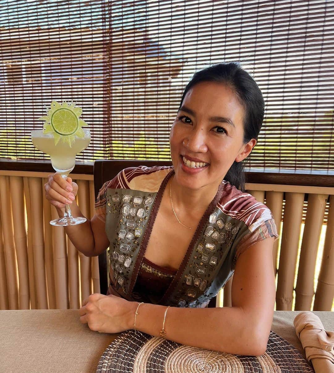 ミシェル・クワンのインスタグラム：「I’ve got that Jimmy Buffett song stuck in my head - cheers to the weekend🤩 #discoverbelize」