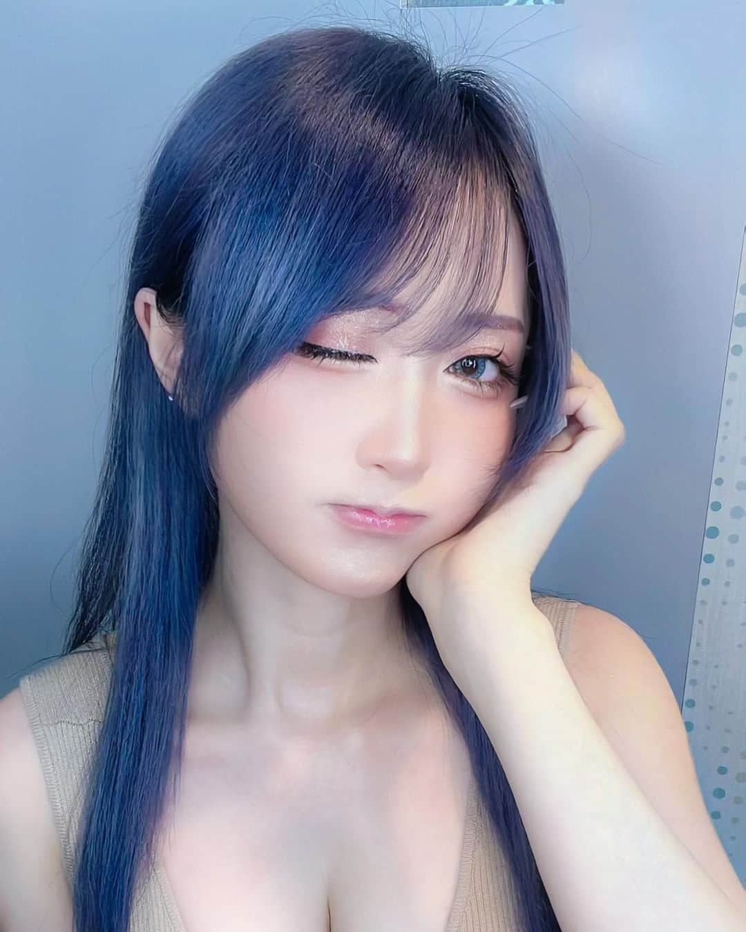 のインスタグラム：「💙  今週もお疲れさま！  💙  今後のスケジュールは  ▶︎4月1日 アコスタマルシェ  サンシャインシティ展示ホールB サークル配置場所( B33-34 )  ▶︎4月2日 コスケット 東京都立産業貿易センター 浜松町館3F サークル配置場所( H01 )  新刊写真集、無料配布あります！ よろしくお願いします🫶✨  💙  #cosplayer  #cosplayermodel  #model  #gamergirls  #selfie  #selfiegirl  #chamomile #cosplays ayerchamomile  #japanesegirl  #cosplaysexy  #cosplaysexygirl  #cosplaygirls  #cosplaysexygirls  #fashionstyle  #fashionista  #fashion  #tokyo  #eventgirls  #follow  #follow4followback  #コスプレイヤー  #コスプレ女子  #自撮り女子  #自撮り界隈  #repost #bestoftheday #nature #selfienation  #selfietime #コスプレ」