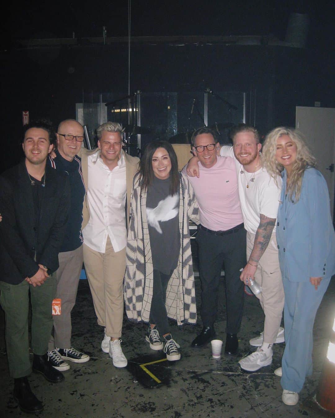 カリ・ジョブのインスタグラム：「These nights on The Blessing West Coast Tour were so so stunning. The hunger and desperation for Jesus and the sound of worship that erupted on these nights is still ringing in my heart. What an honor to worship Jesus with all of you. A massive thank you to my sweet team @codycarnes @caseymoore_ @jessicasheppard @joevolk @danalber. You are chief musicians and pure worshippers and I’m honored to stand with you and lift the name of Jesus. And a huge thank you to @martinsmithtv and @stugio for being the Jesus worship legends you are ❤️ let’s plan a new tour 😍🥰」