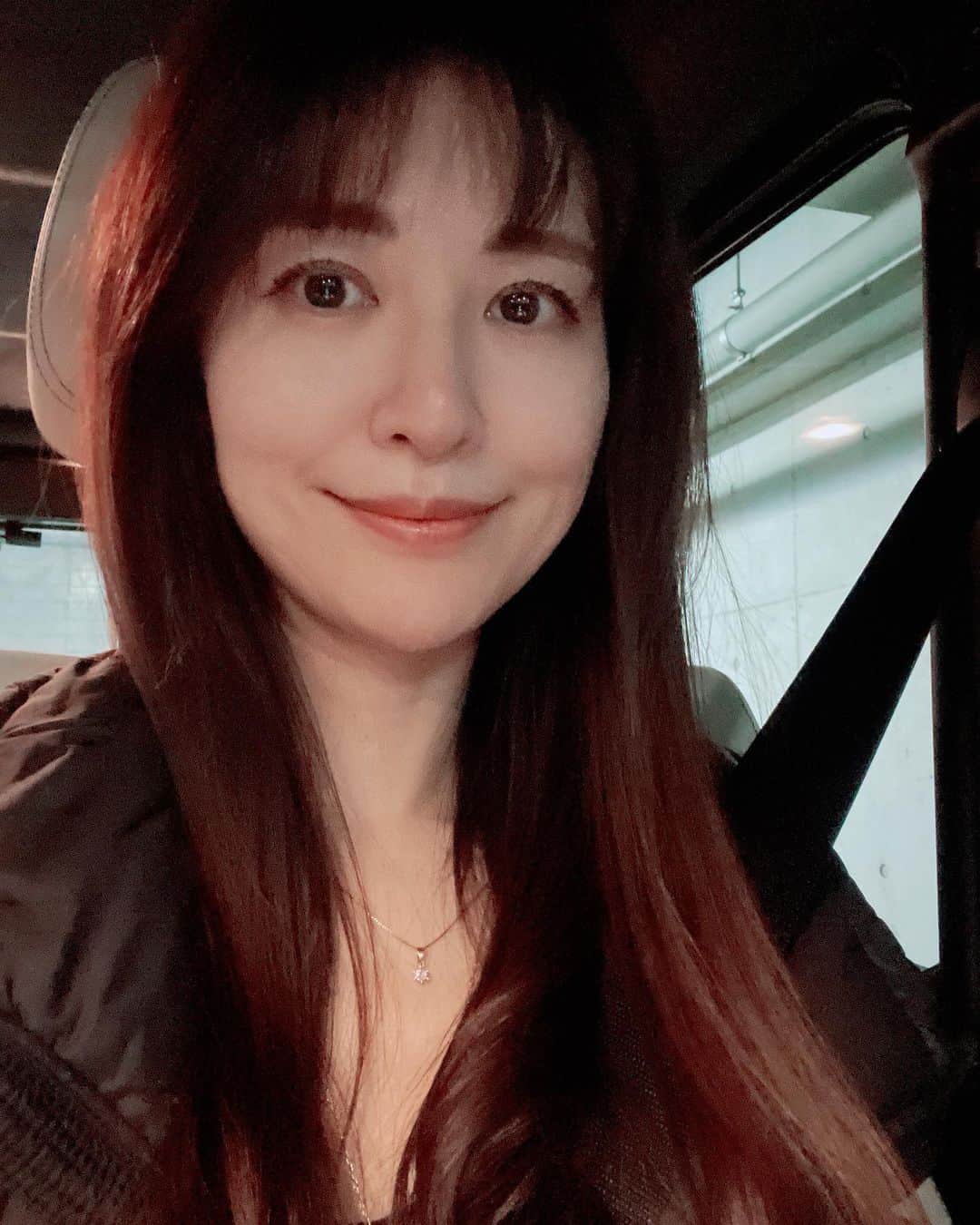 のインスタグラム：「最近 痩せた？と聞かれるのですが おうちでご自愛レシピを 自分で作って毎日食べてたら いらないものがデトックス？ されたのか 顔がスッキリしてきました 身体はそんな変わらないんだけどね  おうちでは小麦粉なるべく食べず ご飯🍚が主食 たまに押し麦入れたり パスタ食べたい時はZENBヌードルで 白砂糖はなし、 （とは言え頂いたお菓子はちゃんと残さず食べます🤤） お酒もなし！  体調の為にも美容の為にも 自分にできることはしてあげたい  その代わり外食の日は 何も考えず好きに食べちゃいます笑  ②ミートボールと卵の簡単朝ご飯 ④ビビンパとチョレギサラダ ⑤zenbnoodleのトマトパスタ ⑥チキンのレモンクリーム煮 ⑦丸ごとレタスのアンチョビドレッシング ⑨質素定食 ⑩キーマカレーワンプレートランチ  #美容と健康はゴハンから #おうちごはん」