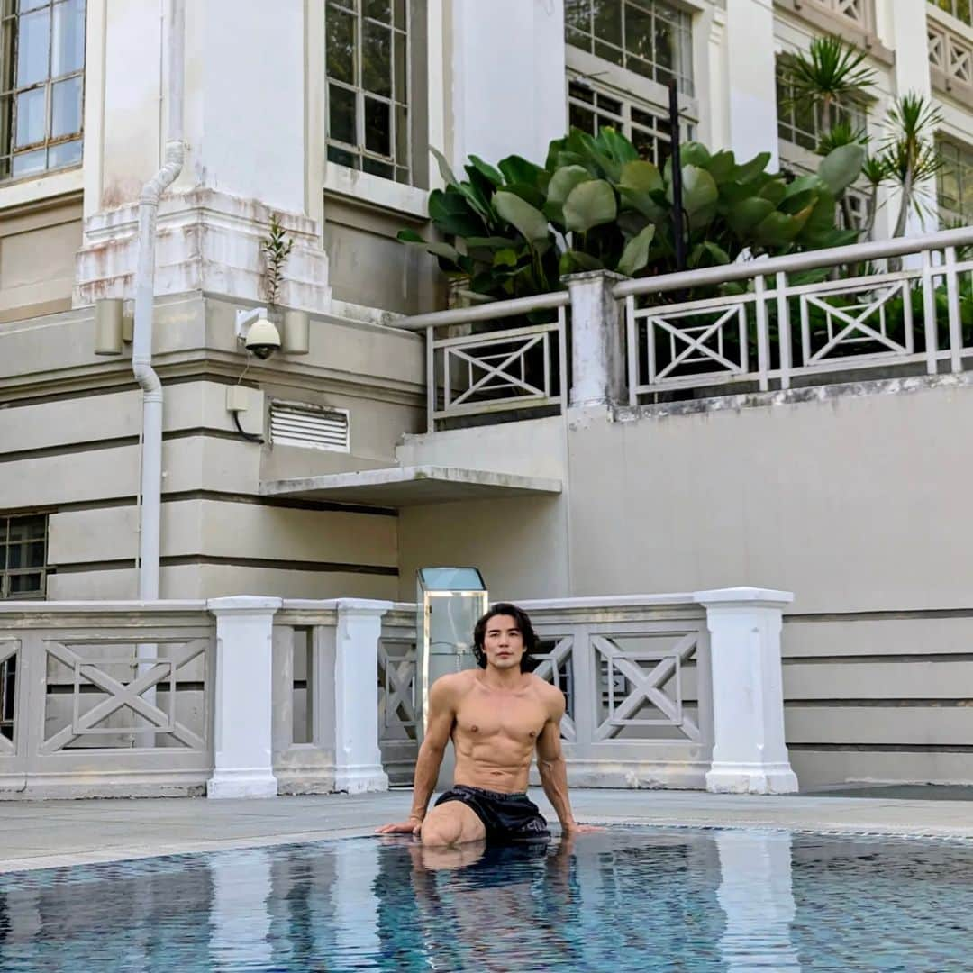 ルーディ・リンさんのインスタグラム写真 - (ルーディ・リンInstagram)「In its 100 year history, Hotel Fort Canning has been separately occupied by the British, the Japanese, the Singaporean Armed Forces and now...me. The least formidable but definitely the silliest part of its heritage ; )  Sweet suite. #HFCmoments」3月25日 9時11分 - ludilin