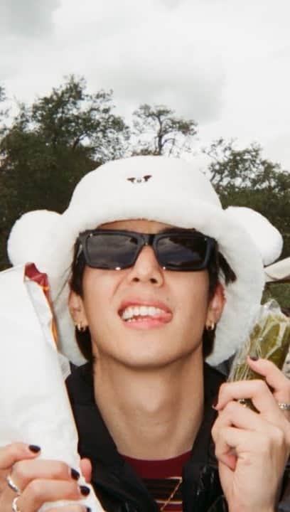のインスタグラム：「[📺] DISNEYLAND VLOG  Chill day at Disneyland 🎪 🔗 On YouTube and in story   #MarkTuan #Mark #마크 #段宜恩 @marktuan」