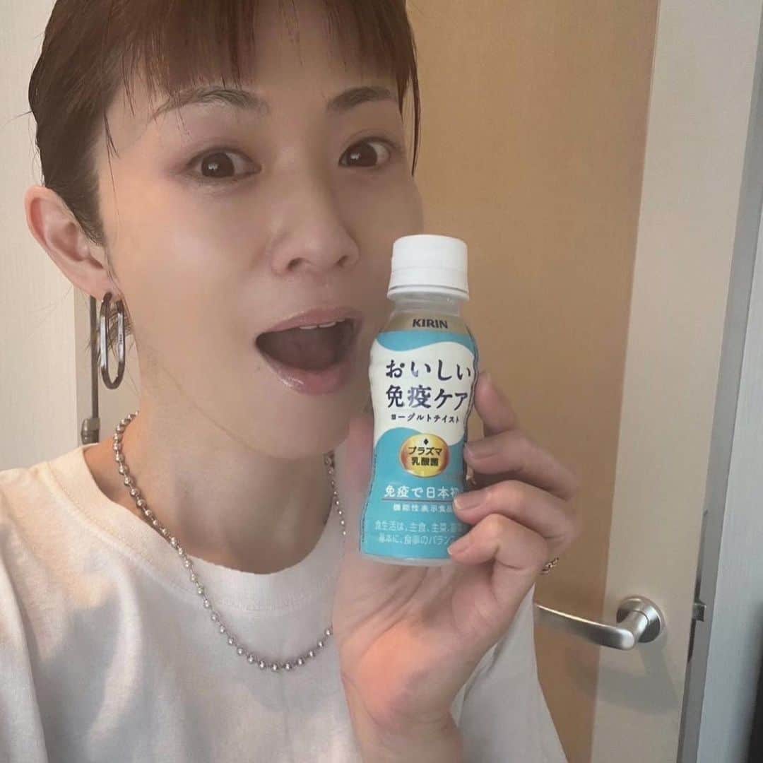 畑野ひろ子のインスタグラム：「プラズマ乳酸菌で免疫ケアを続けて3カ月経ちました。 身体が元気だと、笑顔でいられます😆 最近だと季節の変わり目ということもあって、体調に気をつけたいです。  3月28日に新発売される「キリン おいしい免疫ケア」（機能性表示食品）は 手軽においしく免疫ケアを続けられるおススメの商品です。 体調に気を付けたい方にぴったりですよ👍 #おいしい免疫ケア #免疫ケア #プラズマ乳酸菌 #季節の変わり目 #pr  @kirin_beverage」