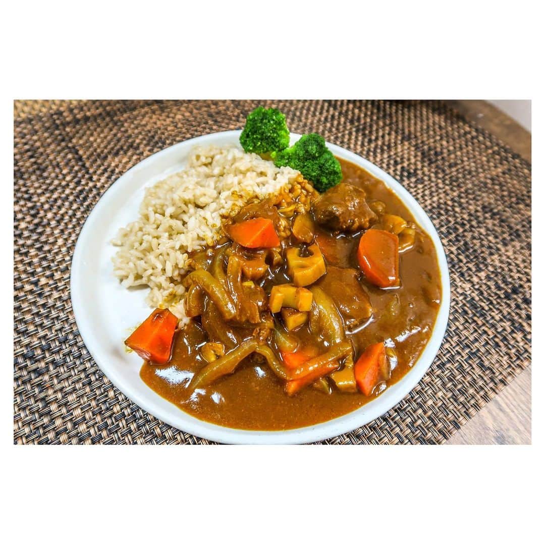 江口雅也のインスタグラム：「やっぱりカレーは飲みものです🍛　 そしてじゃがいもより蓮根😋  #自炊男子 #料理男子 #ジビエカレー #カレーライス  #cooking」